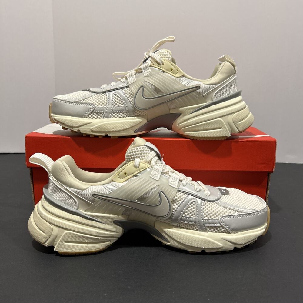 WOMEN NIKE V2K RUN Sail / Light Khaki FD0736 108-Sz 8- BRAND NEW W OG BOX